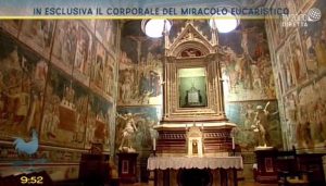 In esclusiva dal duomo di Orvieto, il Corporale del Miracolo Eucaristico 
