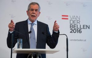 Alexander Van der Bellen announces to run for Austrian president