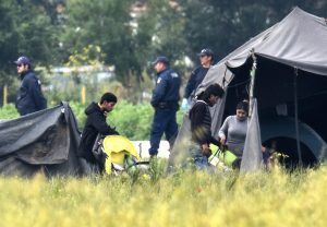 Greek police relocate refugees and migrants from Idomeni camp