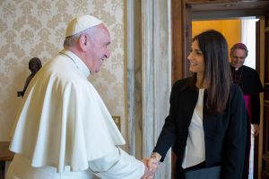 Roma: Raggi in Vaticano per incontrare Papa Francesco