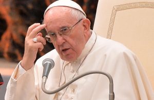 Papa: grave rottura patto educativo, è selezione superuomini
