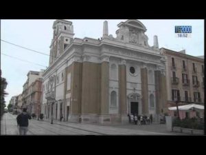 taranto-i-dipendenti-di-una-societa-occupano-in-modo-non-violento-la-chiesa-del-carmine