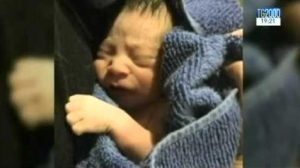 new-york-custode-trova-bimbo-nella-mangiatoia-del-presepe-di-una-chiesa