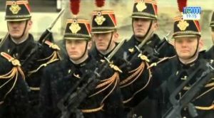 parigi-a-una-settimana-dalle-stragi-il-presidente-hollande-distruggeremo-questa-armata-di-fanatici