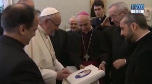 presentato-a-papa-francesco-levangeliario-della-misericordia