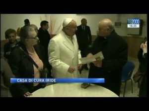 papa-francesco-a-sorpresa-visita-una-casa-di-riposo-alla-periferia-nord-di-roma