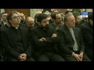papa-francesco-sacerdoti-siano-semplici-e-misericordiosi-no-a-doppia-vita