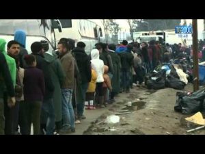 linviato-di-tv2000-vito-dettorre-al-confine-tra-grecia-e-macedonia-racconta-il-dramma-dei-profughi