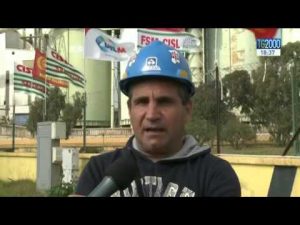 lavoro-la-protesta-degli-operai-del-sulcis-3-rappresentanti-sindacali-su-un-silos-a-60-metri