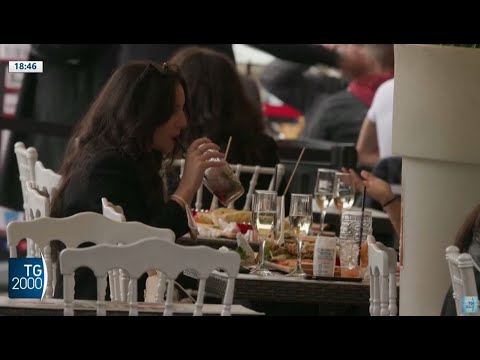 Giornata mondiale dell’aperitivo. Amato dai giovani, oltre 4 miliardi il giro d’affari