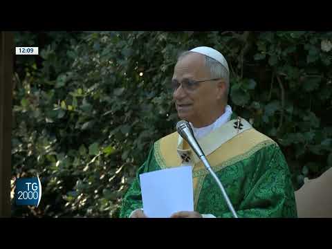 attesa per inaugurazione borgo laudato s236