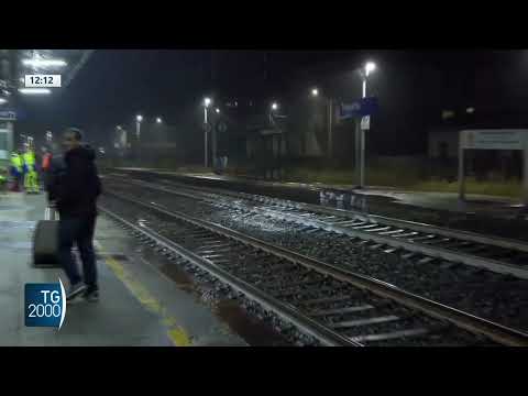 Investiti dal treno, un giovane morto e due feriti nel novarese Investiti dal treno, un giovane morto e due feriti nel novarese