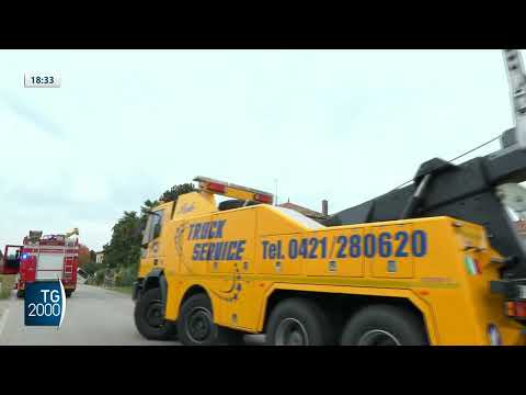 scontro tra suv e pullman un morto e studenti feriti da Tv2000.it scontro tra suv e pullman un morto e studenti feriti