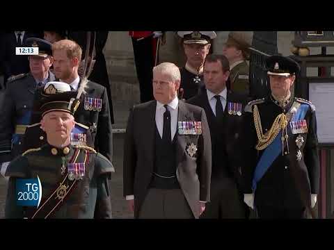 re carlo toglie il titolo di principe ad andrea da Tv2000.it re carlo toglie il titolo di principe ad andrea