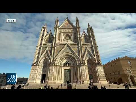 Duomo di Orvieto, rimosse dopo 40 anni le vetrate a protezione della facciata
