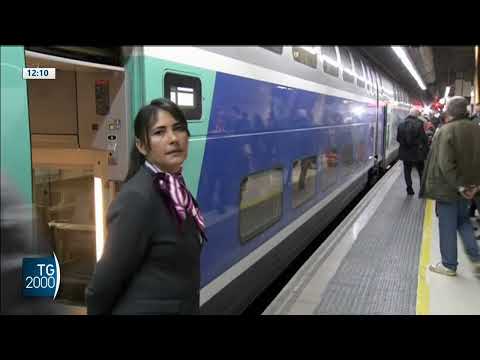 i turisti amano il treno l821787 degli italiani si muove su rotaia da Tv2000.it i turisti amano il treno l821787 degli italiani si muove su rotaia