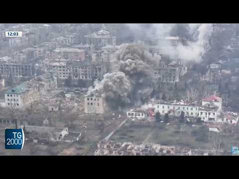 Ucraina, raid russi nella notte. A Ginevra colloqui di pace