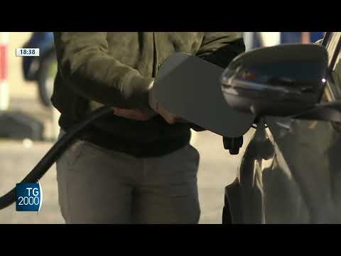 Gasolio servito oltre i 2,6 euro al litro. Consumatori chiede taglio accise