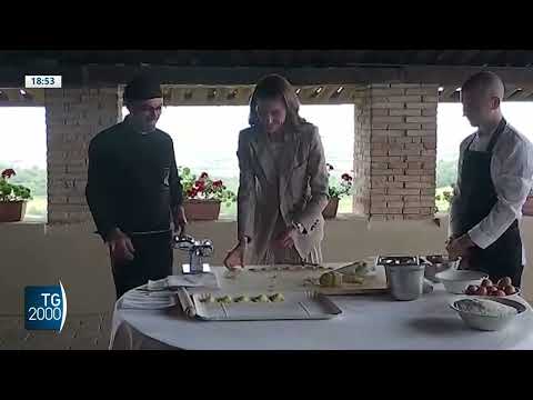 kate a reggio emilia tira la sfoglia e prepara i tortelli da Tv2000.it kate a reggio emilia tira la sfoglia e prepara i tortelli
