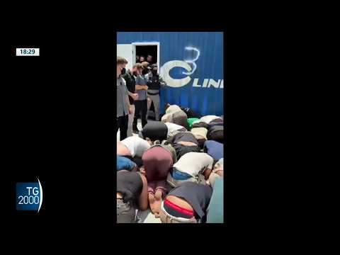 flotilla attivisti bendati e in ginocchio ben gvir li deride l8217ira di meloni e tajani da Tv2000.it flotilla attivisti bendati e in ginocchio ben gvir li deride l8217ira di meloni e tajani