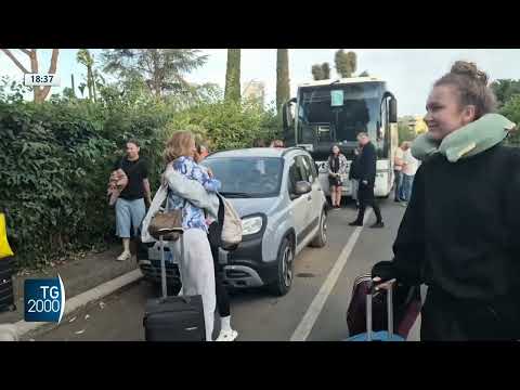 da kharkiv gruppo bambini in italia giornata al mare a ostia da Tv2000.it da kharkiv gruppo bambini in italia giornata al mare a ostia