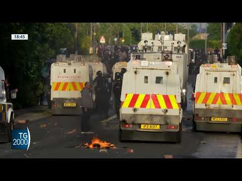 belfast proseguono violente proteste anti migranti da Tv2000.it belfast proseguono violente proteste anti migranti