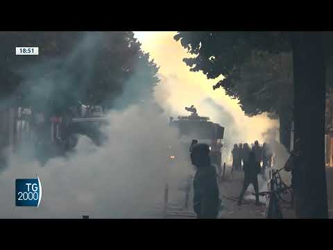 proteste in albania studenti in rivolta si scontrano con la polizia da Tv2000.it proteste in albania studenti in rivolta si scontrano con la polizia