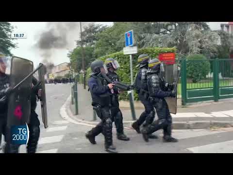 proteste in francia 100 scuole chiuse centinaia di arresti da Tv2000.it proteste in francia 100 scuole chiuse centinaia di arresti