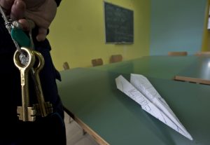 PAPA: LAVERA' PIEDI A 12 RAGAZZI NAZIONI E RELIGIONI DIVERSE
