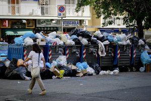 RIFIUTI: ADESIONI SCIOPERO AL 90%, DISAGI IN TUTTA ITALIA