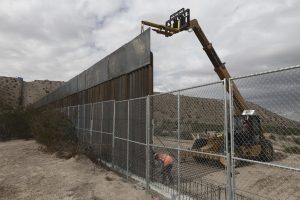 MURO LUNGO IL CONFINE, LA RABBIA DEL MESSICO