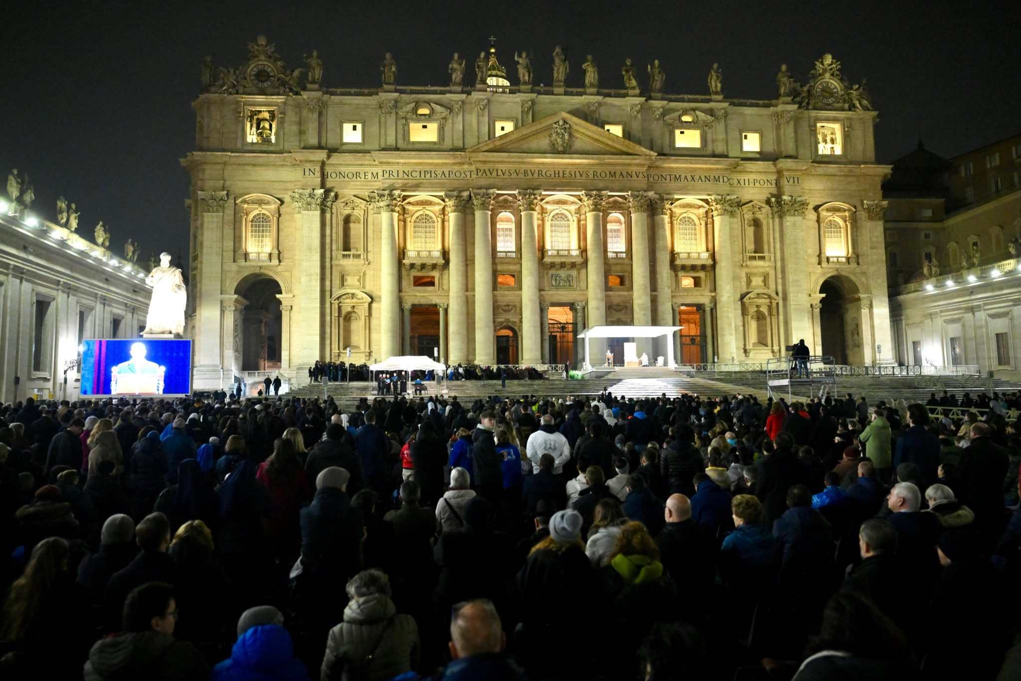 Rosario per Papa Francesco: stasera alle 21 in diretta su Tv2000
