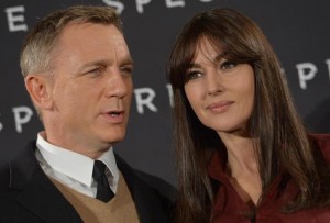 Monica Bellucci con Daniel Craig, interpreti del nuovo James Bond