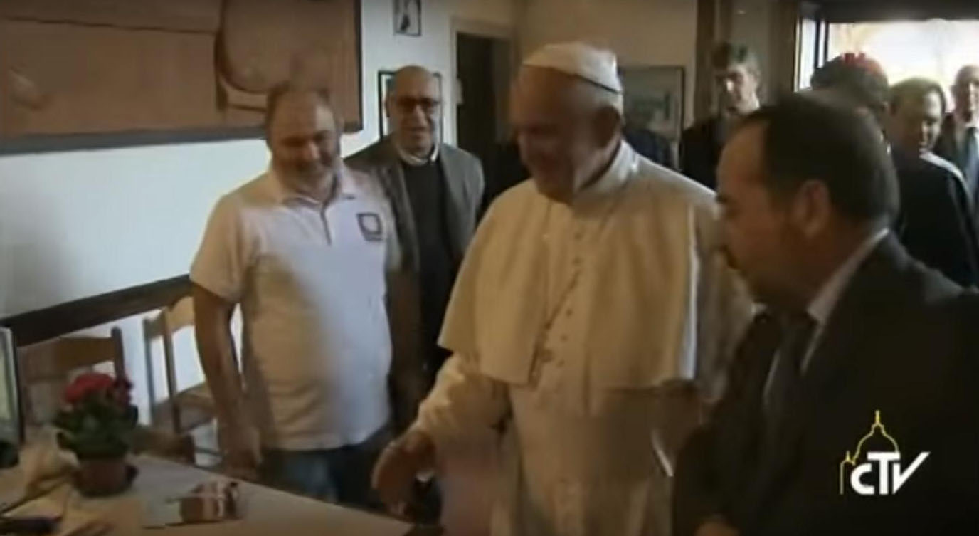 Papa Francesco a Firenze, il pranzo con i poveri alla Mensa di San Francesco Poverino